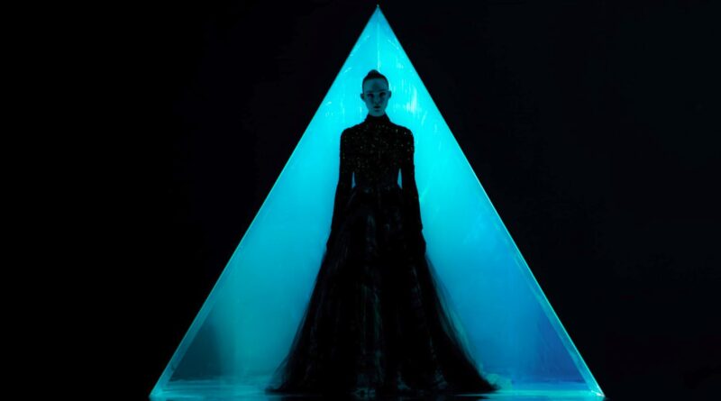 . Elliott Hostetter .