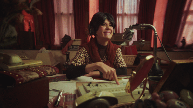 . Violette De Laet .