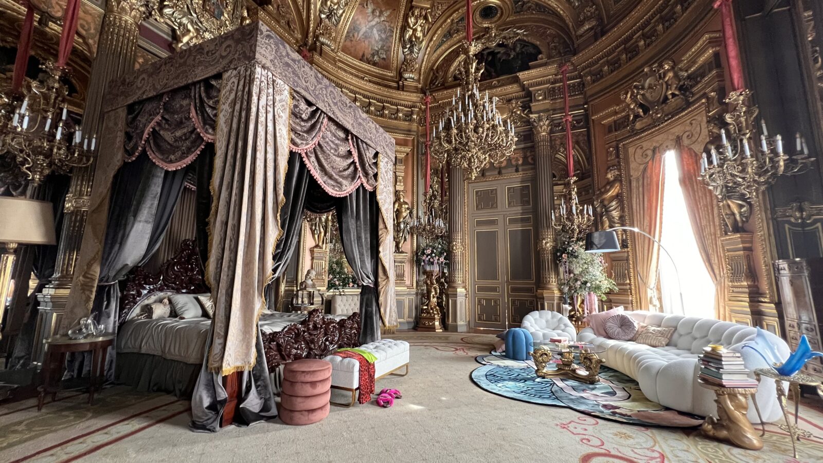 Su Majestad (Borja Cobeaga, 2024)
