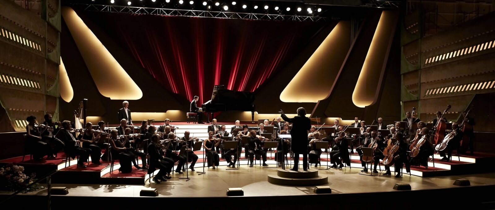 Grand Piano (Eugenio Mira, 2013)