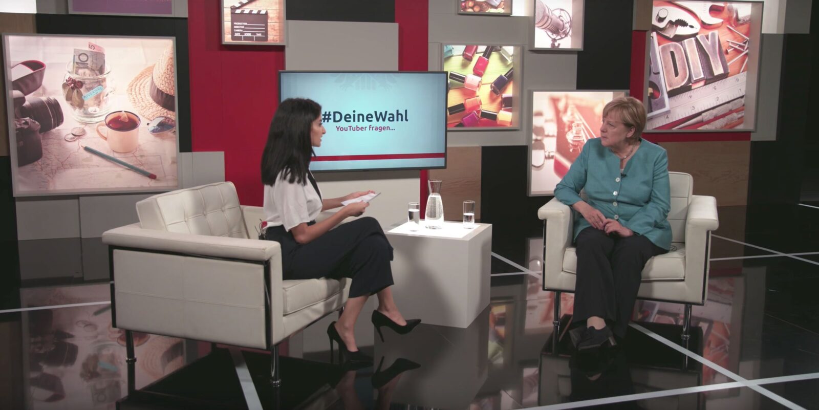 # Deine Wahl - Youtuber fragen Angela Merkel - TV/Web-TV Set